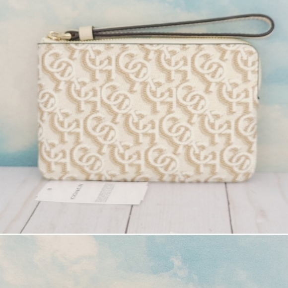 🔹️Coach🔹️ Leather Corner Zip Wristlet Monogram - Chalk Ivory w/Gold ✨️ - Picture 2 of 5